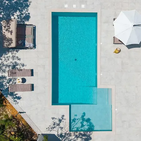 Villa New! Angela A Modern Family Retreat *