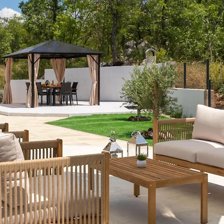 Villa New! Angela A Modern Family Retreat