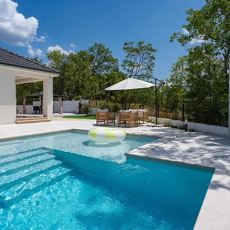 Villa New! Angela A Modern Family Retreat Krivodol
