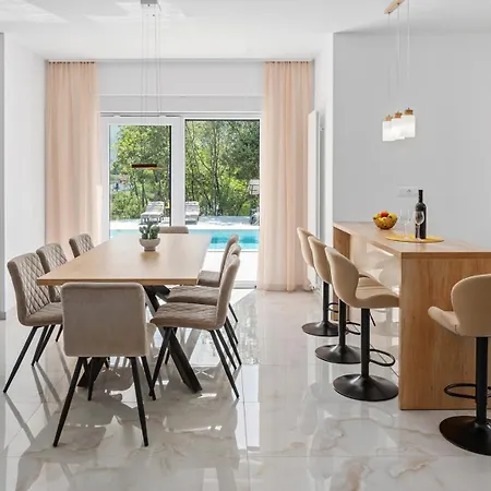 New! Angela A Modern Family Retreat Villa *