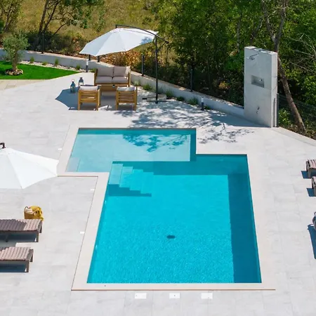 Villa New! Angela A Modern Family Retreat