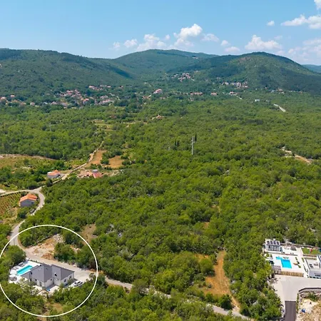 Villa New! Angela A Modern Family Retreat