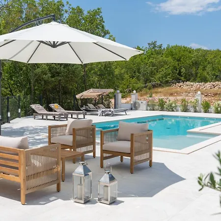 New! Angela A Modern Family Retreat Villa *